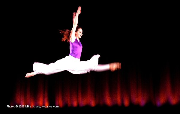 1/40th of a second - grande jet� - Katie Cowan in City in Motion at the GEM, Spring 2006 - no continuous drive, ever!